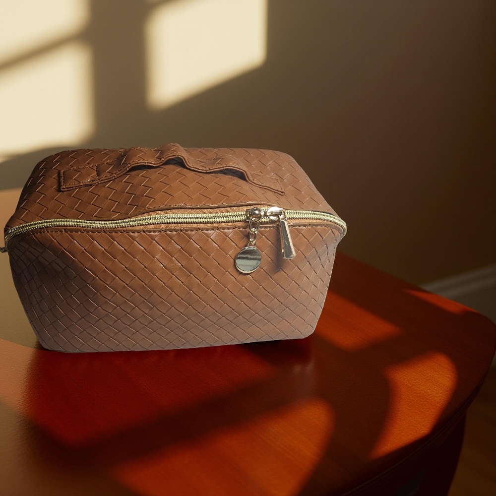 NWOT  Brown Cosmetic Bag Organizer Woven Design